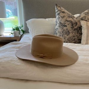 Wide brim rancher hat